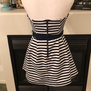 Forever 21 Dresses - 5/$20! Size L XXI Forever 21 Navy Strapless Dress Forever 21 Dresses - 5/$20! Size L XXI Forever 21 Navy Strapless Dress